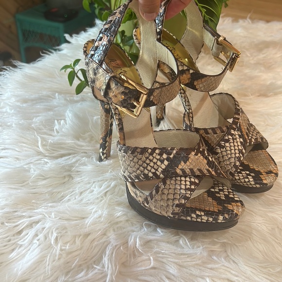 Michael Kors Jet Set six snake skin heel - Picture 3 of 12